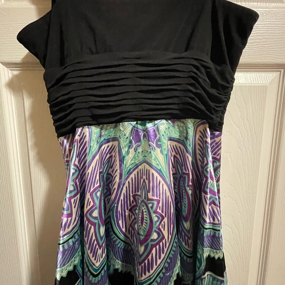 Sangria Black and Purple Patterned Dress - Picture 3 of 8